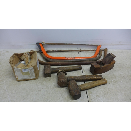 5032 - A box of galvanised nails, 3 bow saws, 3 hammers and a wood plane