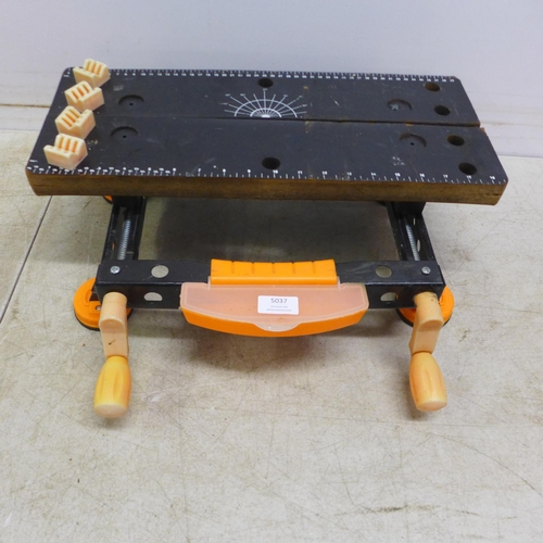 5037 - A tabletop workbench with suction cups and a 52D joiners vice