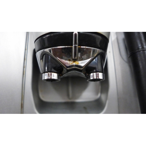 5059 - A Delonghi Magnifica Bean to Cup coffee machine