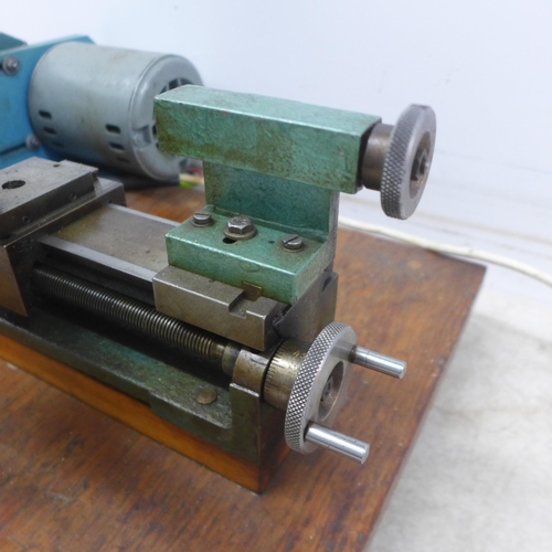 5060 - A vintage metal working watch makers lathe with a vintage 1982 Verdict Model T14 dial vernier