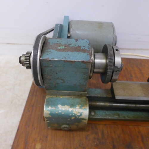 5060 - A vintage metal working watch makers lathe with a vintage 1982 Verdict Model T14 dial vernier