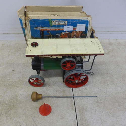 5069 - A vintage Mamod T.E. La traction engine steam tractor with original box