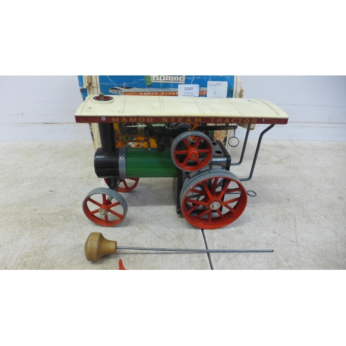 5069 - A vintage Mamod T.E. La traction engine steam tractor with original box