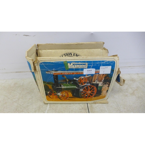 5069 - A vintage Mamod T.E. La traction engine steam tractor with original box