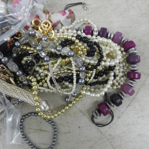 5085 - Two bags of costume jewellery