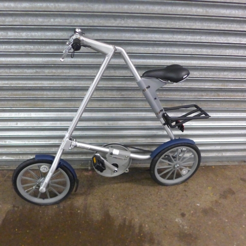 5088 - A Strida 5.0 folding bike with belt drive - sold with storage bag