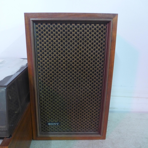 5113 - A Sony HP-211A solid state stereo music system with a pair of bookcase speakers