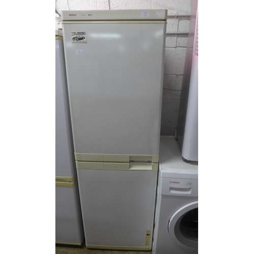 5118 - A Bosch Cooler KGV2000 free standing 50/50 fridge freezer