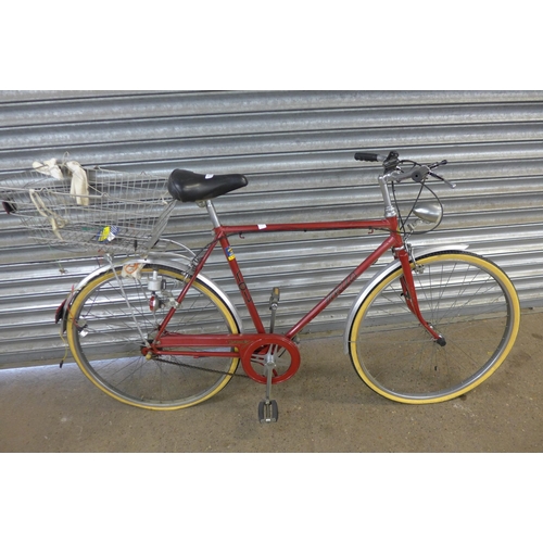 5133 - A Hercules Commuter bike with mud guards, panier rack, rear mounted basket and head lamp