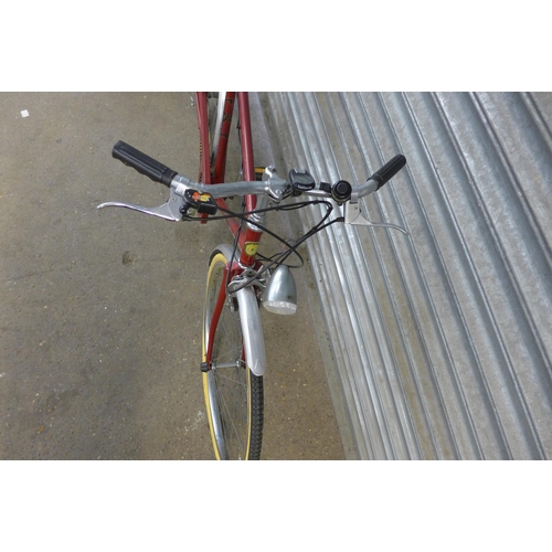 5133 - A Hercules Commuter bike with mud guards, panier rack, rear mounted basket and head lamp