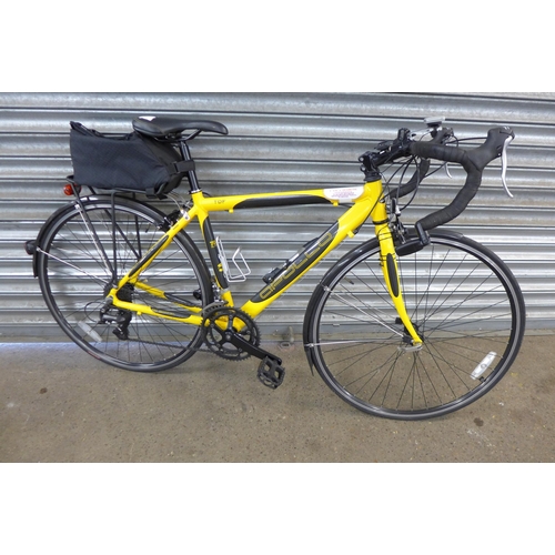 5138 - An Apollo TDF aluminium framed road racer bike with pannier rack, travel bag and mud guards