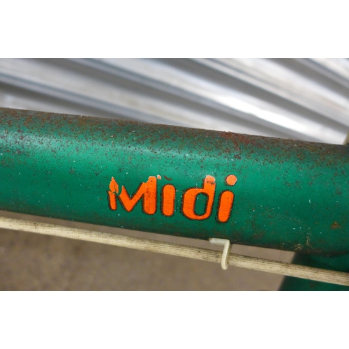 5141 - A vintage Moulton Midi bike