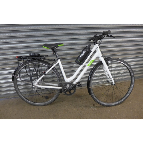 5142 - A G-Tech electric bike with pannier rack and mud guards - sold with battery and charger