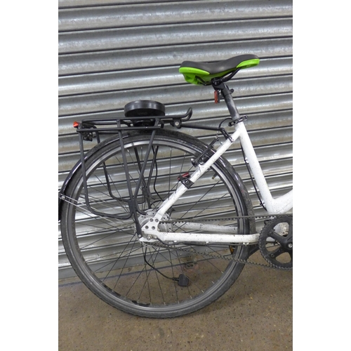 5142 - A G-Tech electric bike with pannier rack and mud guards - sold with battery and charger