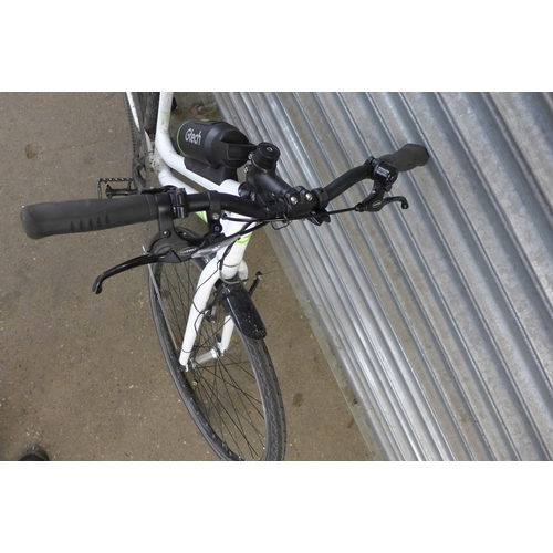 5142 - A G-Tech electric bike with pannier rack and mud guards - sold with battery and charger