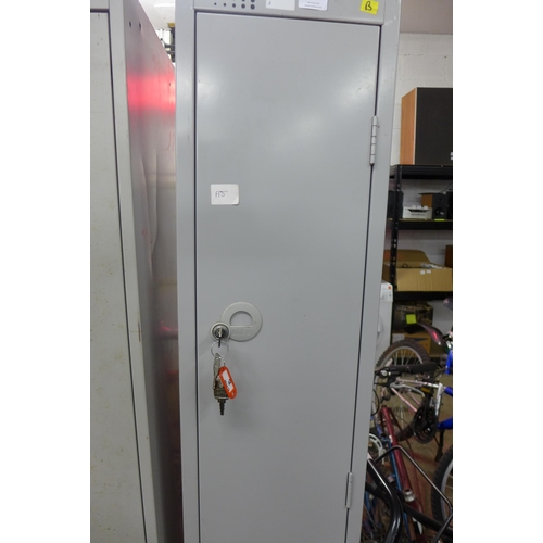 5153 - A bank of three double door metal Bisley lockers - 180 x 110 x 36cm  - locker doors 3,4,5 and 6 have... 