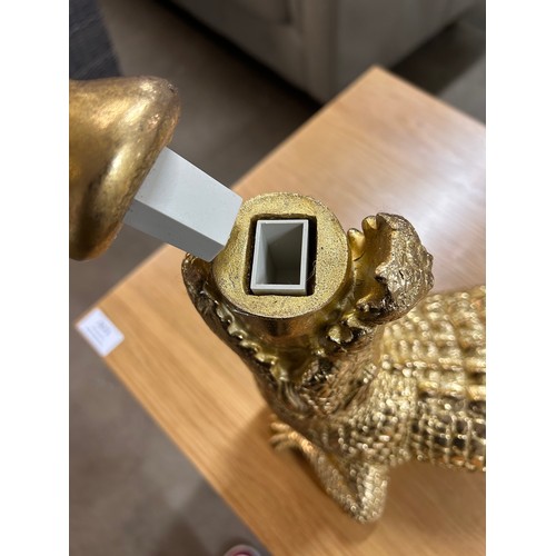 3074 - A gold crocodile candelabra