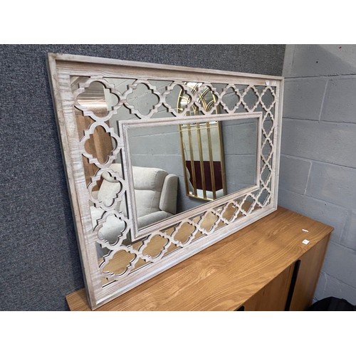 3083 - A wood lattice style mirror