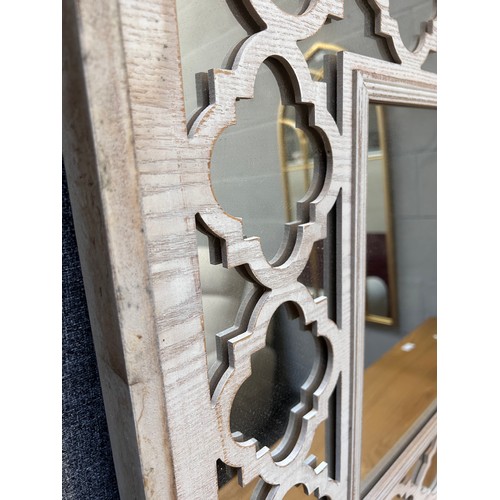 3083 - A wood lattice style mirror