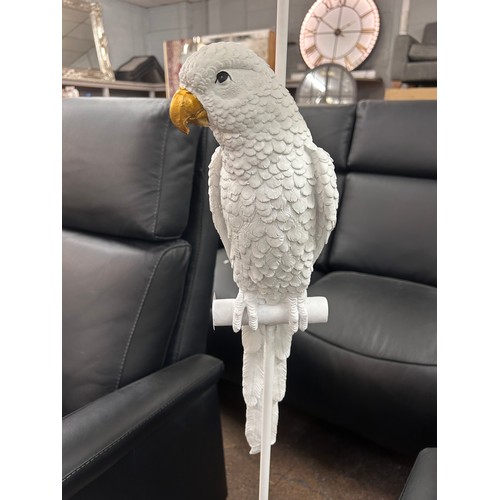 3134 - A white floor standing lamp in the form of a parrot