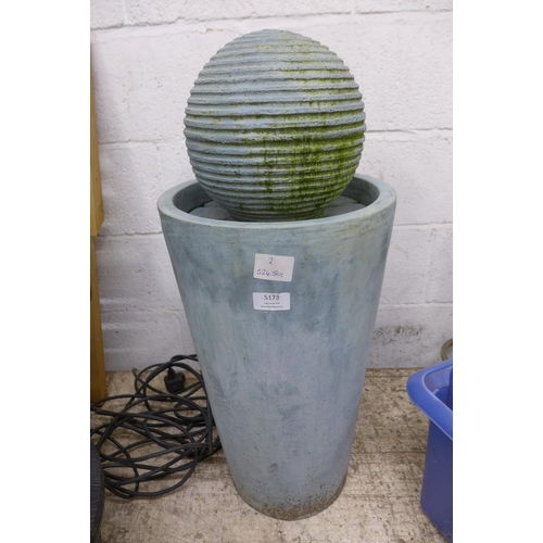 5173 - A water feature with ribbed sphere ornament - pump included