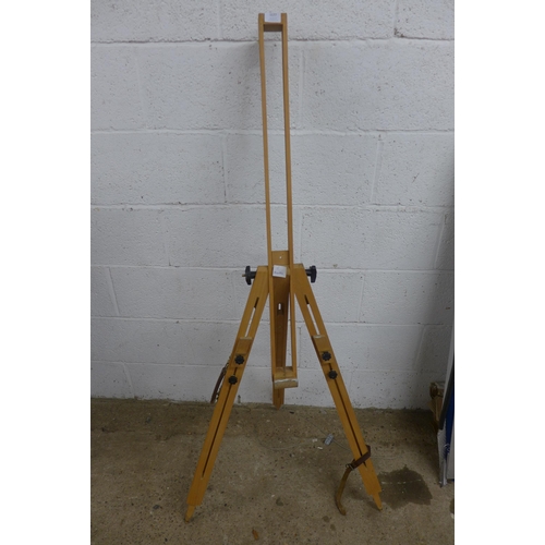 5177 - A deluxe Sketch artists easel