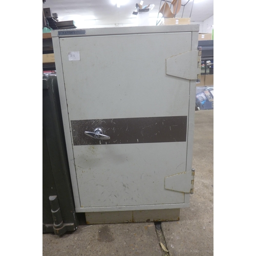 5186 - An 80 x 48 x 55 Kardex heavy duty steel safe cabinet - No key