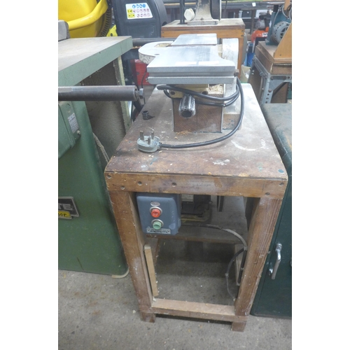 5190 - A Picador 240V planer/jointer mounted to a workbench