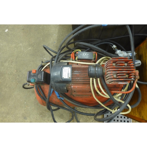 5195 - A Compair DE-A0191 68 litre welded air receiver with air hose and a Power Craft air filter regulator... 