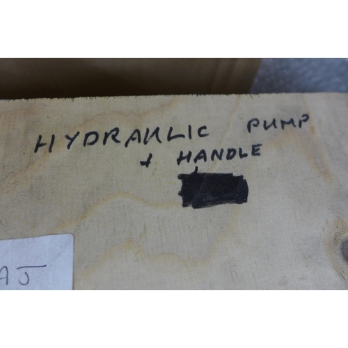 5247 - Two hydraulic hand pumps - both with handle