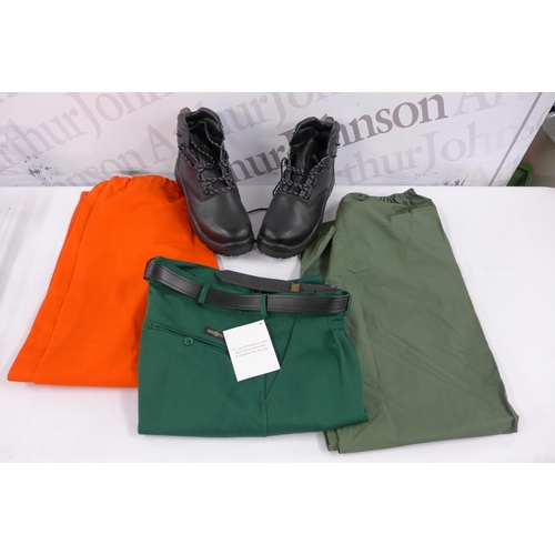 5254 - 1 pair of size 11/47 safety work boots, 2 pairs of fully waterproof work trousers, size XL and 1 pai... 