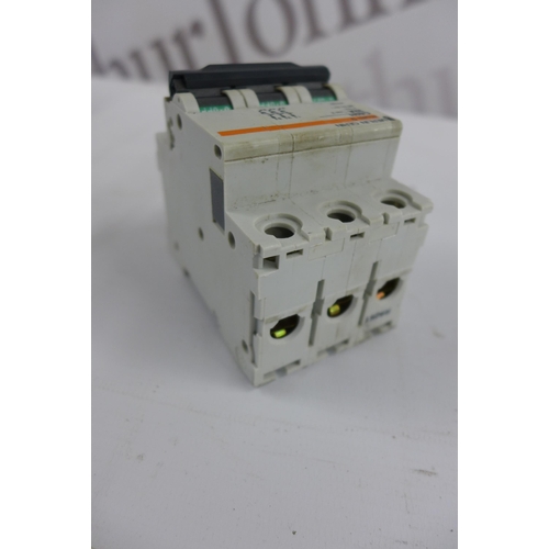 5257 - A quantity of Merlin Gerin breaker switches