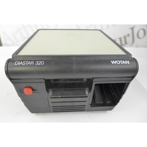 5258 - A Wotan Diastar 320 semiautomatic back-projection slide viewer, a set of bowls and a bag of car clea... 