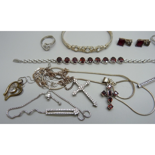 1000 - A collection of silver jewellery, (cluster ring not silver)