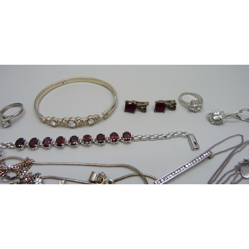 1000 - A collection of silver jewellery, (cluster ring not silver)