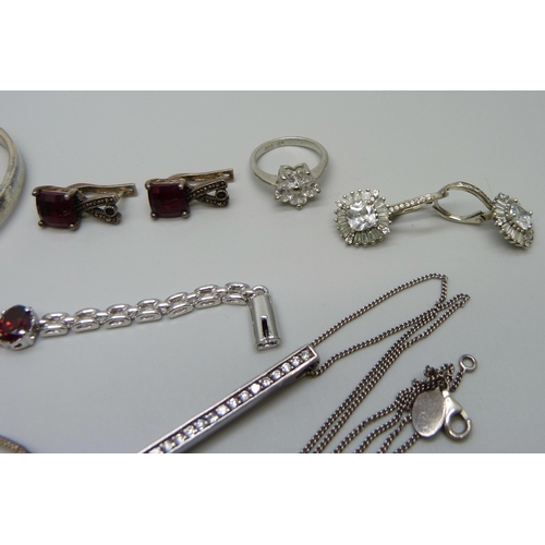 1000 - A collection of silver jewellery, (cluster ring not silver)