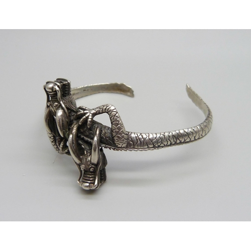 1002 - A 925 silver twin dragon detail bangle, 32.8g