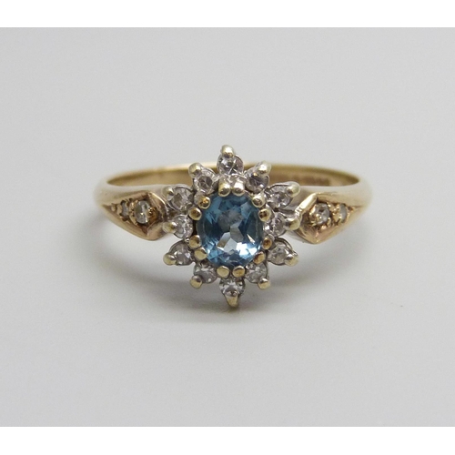 1018 - A 9ct gold aquamarine and diamond cluster ring, 2.8g, P