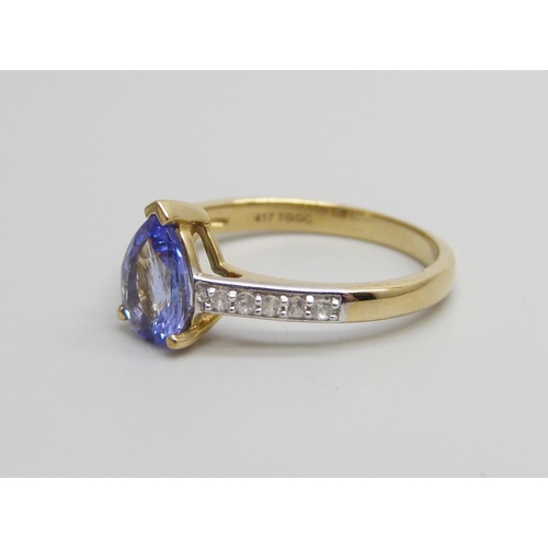 1019 - A 9ct gold pear shape tanzanite and zircon ring, 2.1g, N