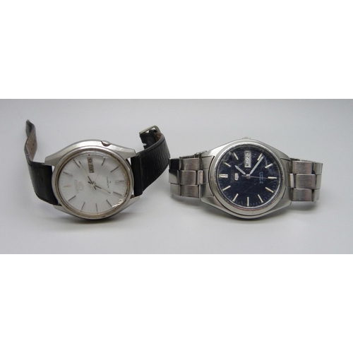 1030 - Two Seiko 5 automatic wristwatches, both day/date, 7009-4040 and 7S26-0060 A4