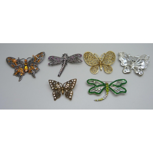 1049 - A collection of butterfly brooches