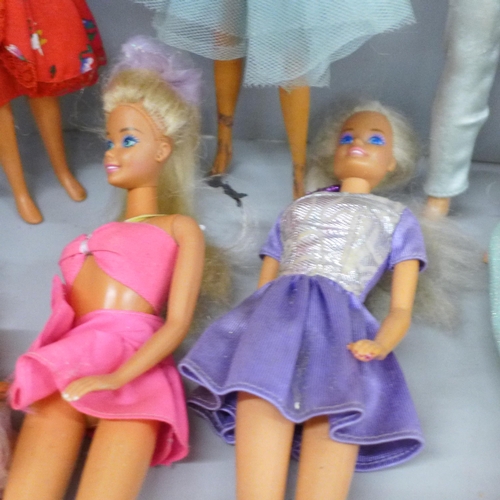 677 - Sindy Dream Ballet, Ken, Barbie and other vintage dolls