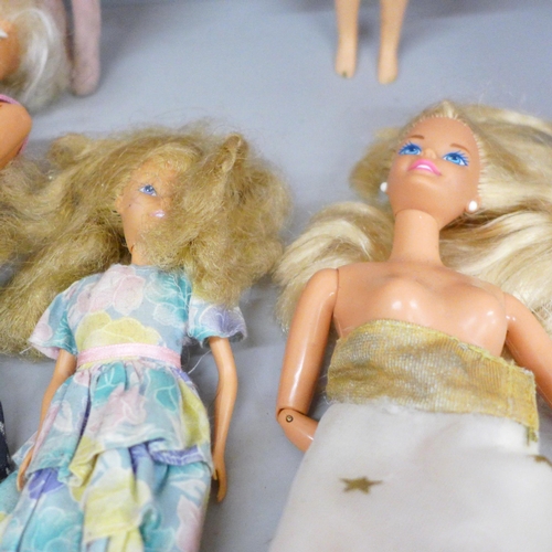 677 - Sindy Dream Ballet, Ken, Barbie and other vintage dolls