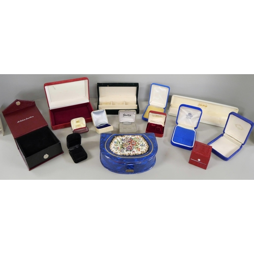 1057 - A tray of costume jewellery and a box of jewellery boxes **PLEASE NOTE THIS LOT IS NOT ELIGIBLE FOR ... 