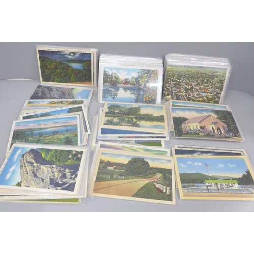 683 - Postcards, lot of 230 linen cards from the USA, depicting various scenes, all in sleeves  - excellen... 