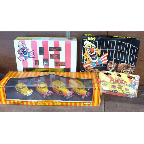 694 - Toys; Solido 662 Circus Training set, Verem Pinder Circus vehicle set, Dressage Cage and caravan (4)