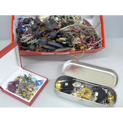 696 - A box of costume jewellery