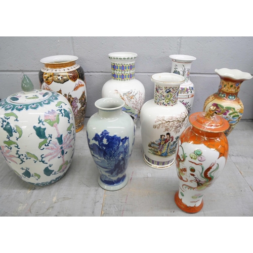 1079 - A collection of oriental vases **PLEASE NOTE THIS LOT IS NOT ELIGIBLE FOR IN-HOUSE POSTING AND PACKI... 