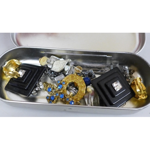 696 - A box of costume jewellery