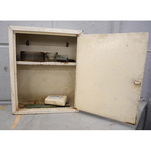 1083 - A painted metal wall medicine cabinet with mirror front **PLEASE NOTE THIS LOT IS NOT ELIGIBLE FOR I... 